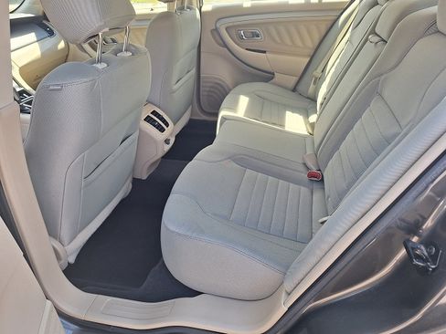 Used 2017 Ford Taurus SE image 9