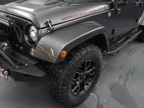 Used 2018 Jeep Wrangler Unlimited Sahara image 15