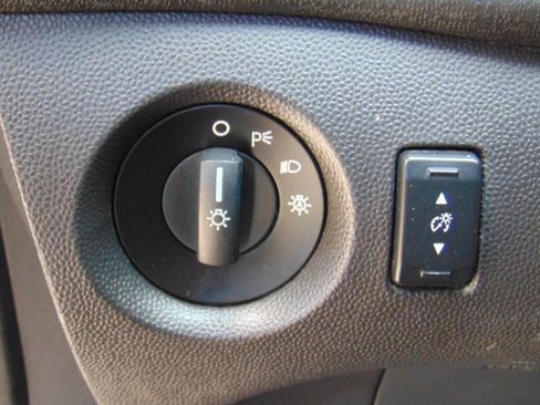 Used 2015 Ford Fiesta SE image 12