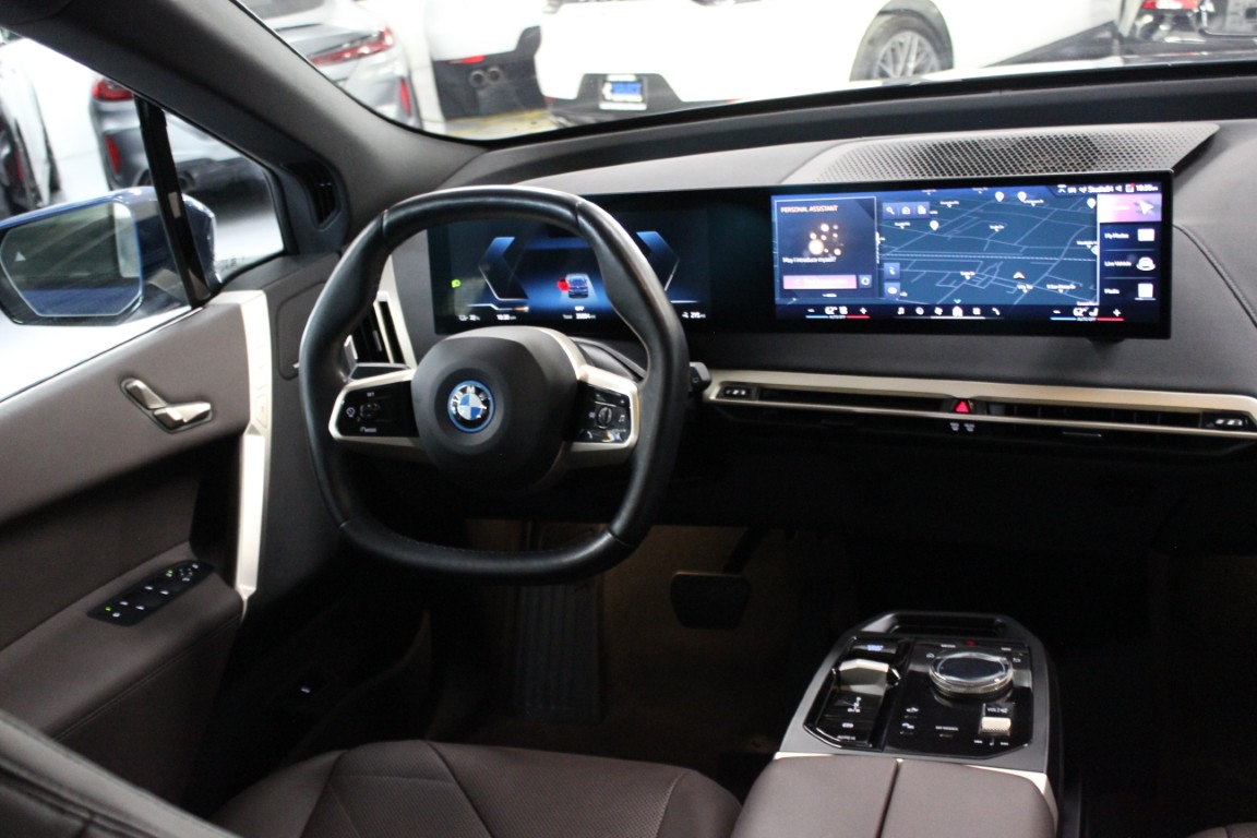 Used 2024 BMW iX xDrive50 AWD/4WD image 36