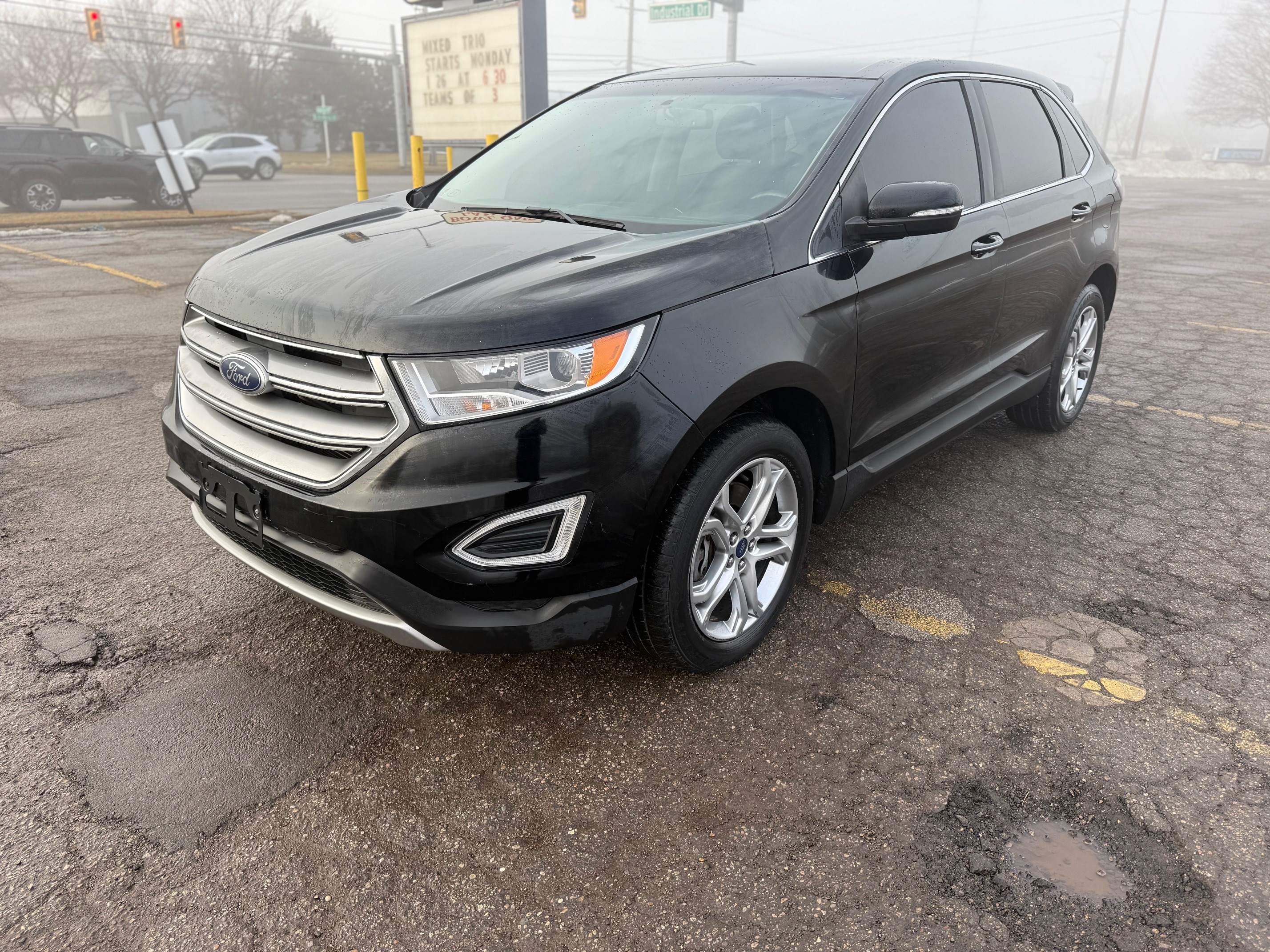 Used 2018 Ford Edge Titanium AWD/4WD image 3
