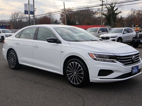 Used 2022 Volkswagen Passat Limited Edition image 10