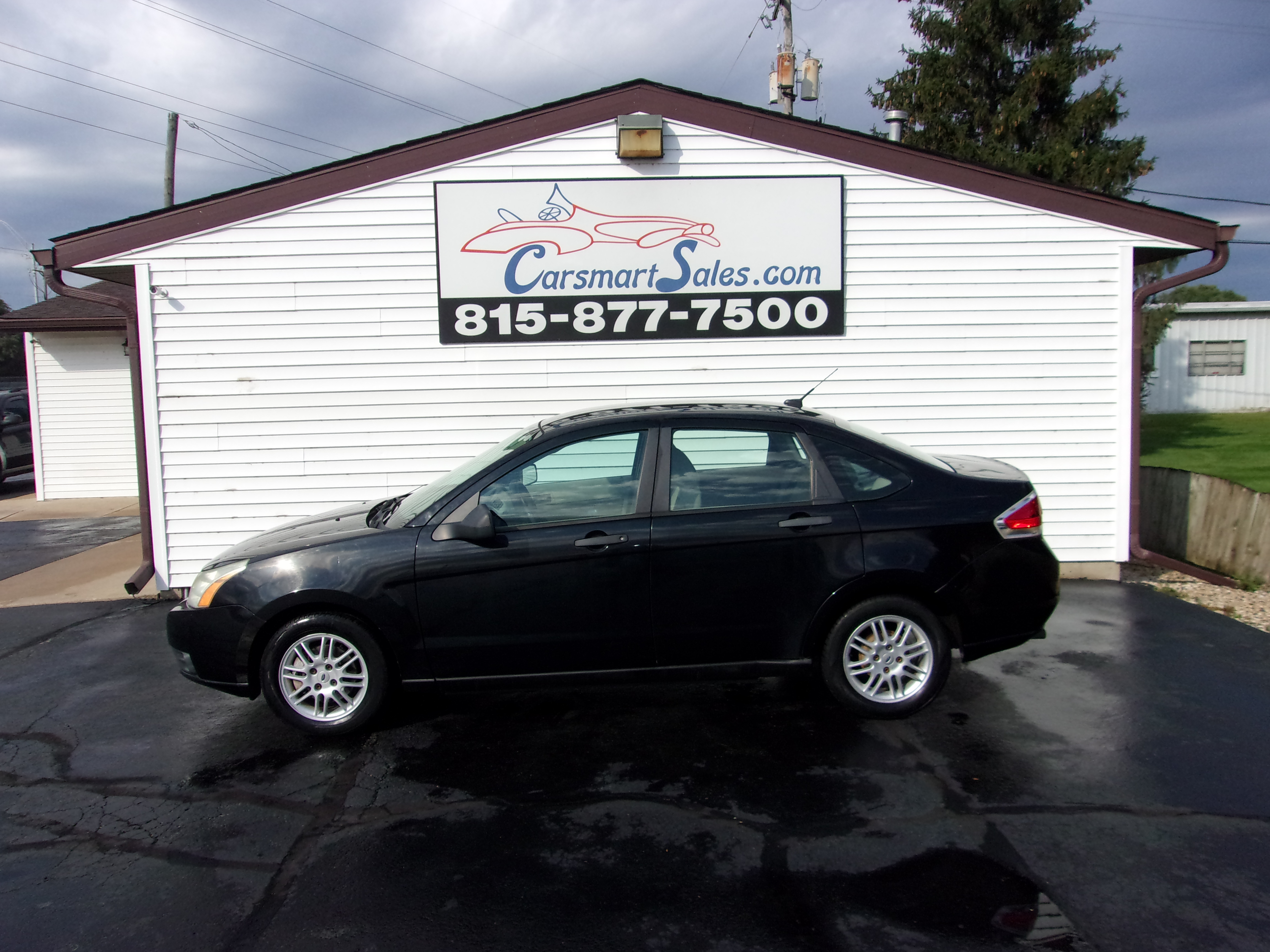 Used 2010 Ford Focus SE Sedan FWD image 1
