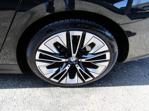 Used 2025 BMW 530i xDrive image 10