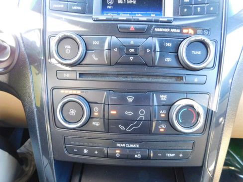 Used 2017 Ford Explorer image 17