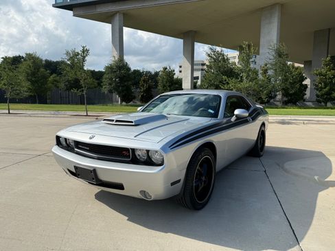 Used 2010 Dodge Challenger R/T image 8