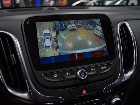 Used 2018 Chevrolet Equinox Premier image 28