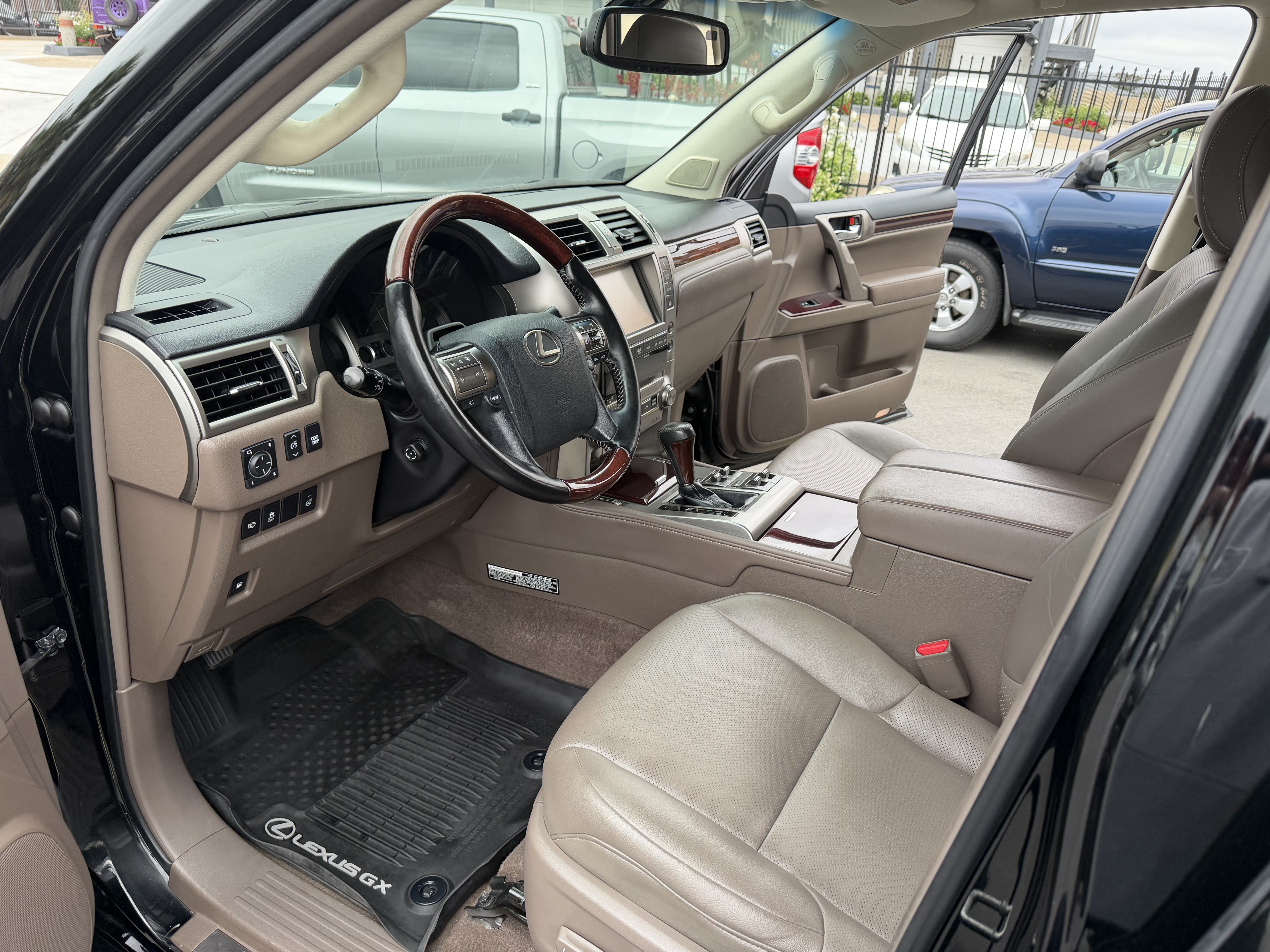 Used 2017 Lexus GX 460 Luxury AWD/4WD image 21