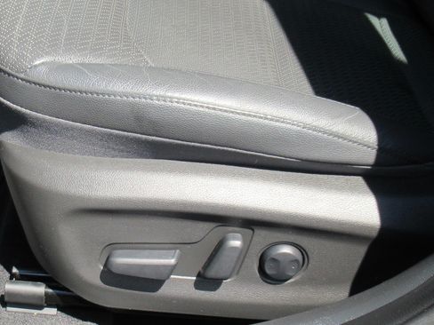 Used 2019 Hyundai Elantra Limited Sedan FWD image 17