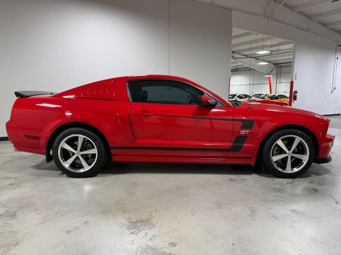 Used 2007 Ford Mustang GT Deluxe RWD image 3