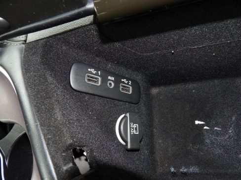 Used 2021 Dodge Challenger SXT image 14