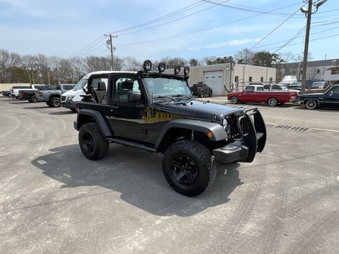 Used 2016 Jeep Wrangler Sport image 3