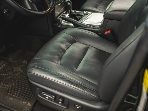 Used 2021 Toyota Land Cruiser image 10