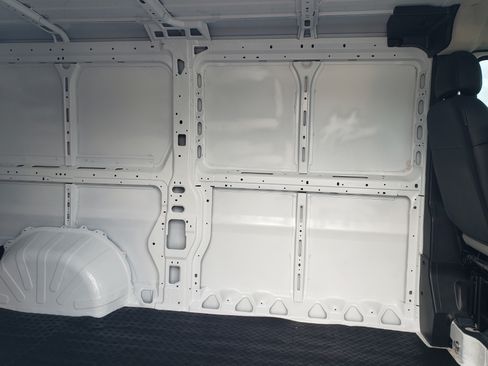 Used 2025 RAM ProMaster 2500 136 FWD image 10