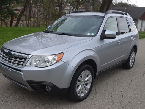Used 2012 Subaru Forester 2.5X Limited AWD/4WD image 2