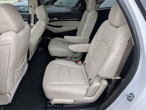 Used 2023 Buick Enclave Essence image 8