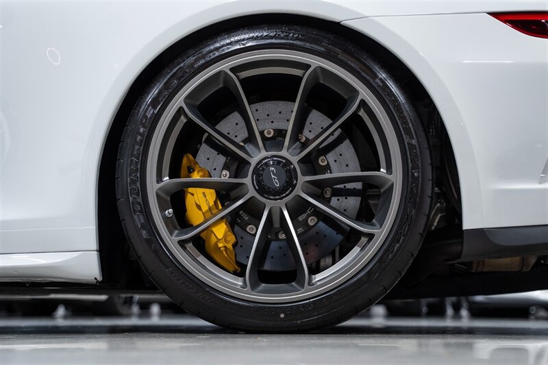 Used 2018 Porsche 911 GT3 RWD image 13