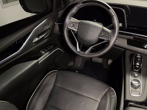 Used 2023 Cadillac Escalade Platinum Luxury image 38