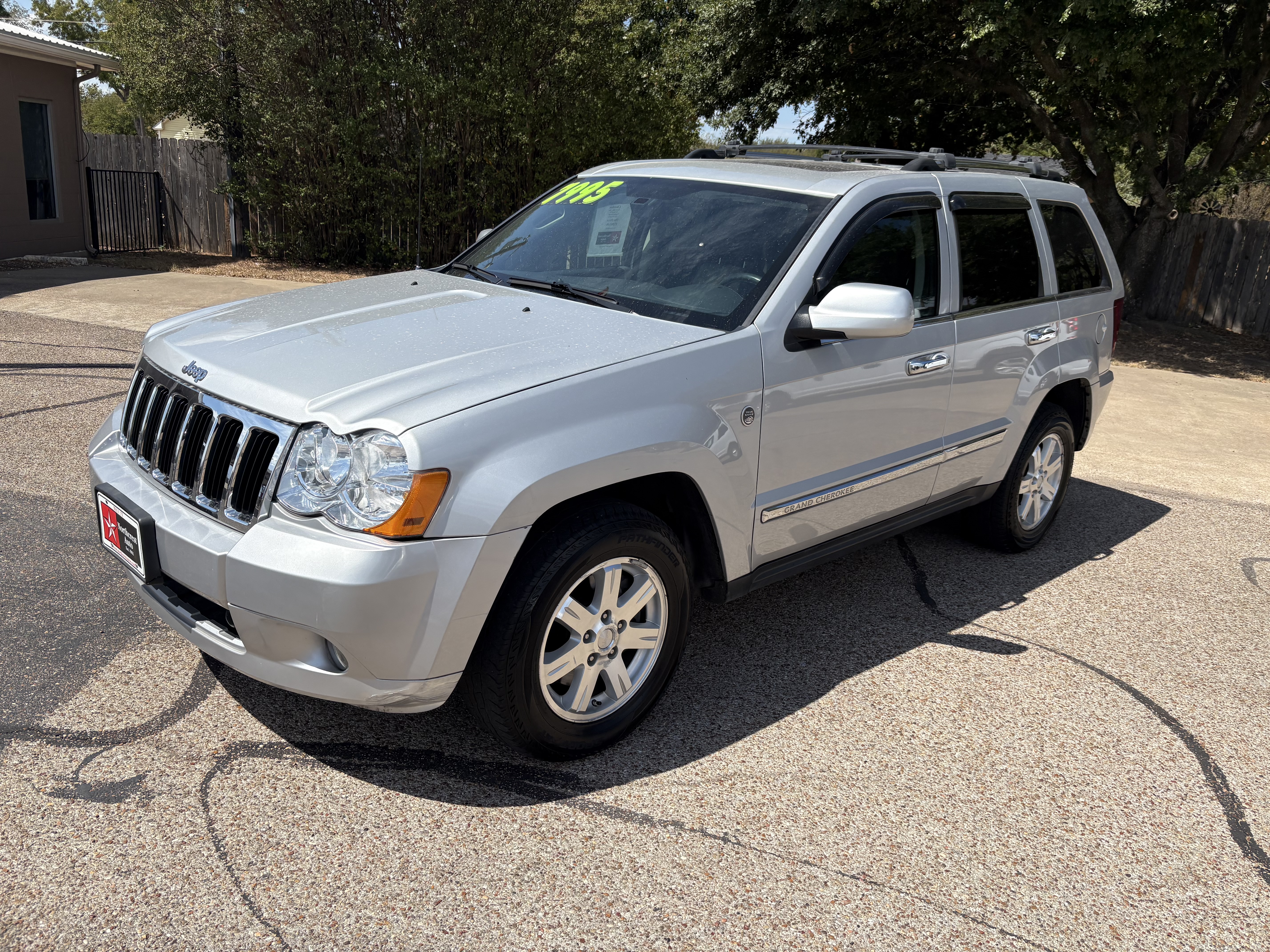Used 2010 Jeep Grand Cherokee 4WD Limited image 1