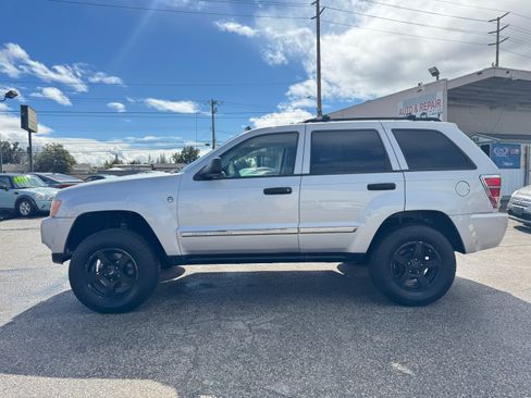 Used 2005 Jeep Grand Cherokee Laredo image 3