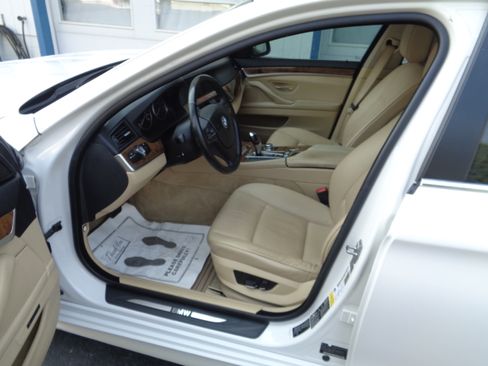 Used 2011 BMW 535i xDrive Sedan AWD/4WD image 4