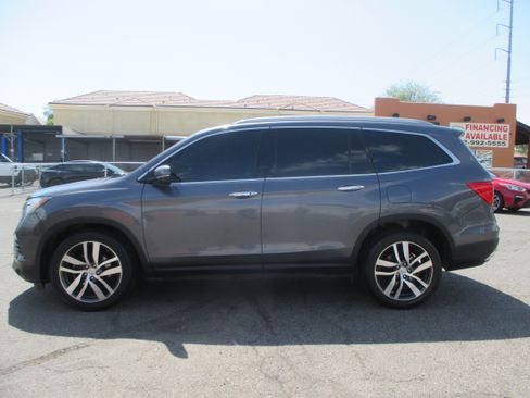 Used 2017 Honda Pilot AWD Touring image 1