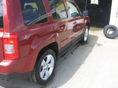 Used 2013 Jeep Patriot Latitude Sport Utility 4D FWD image 4