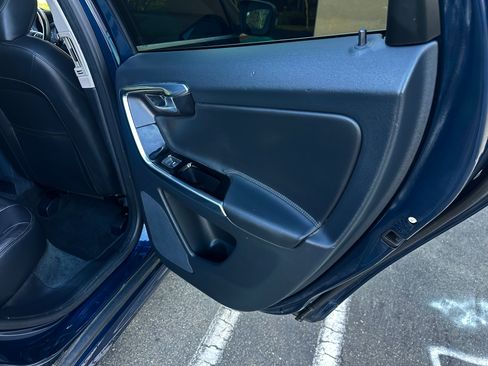 Used 2015 Volvo XC60 T5 Platinum image 15