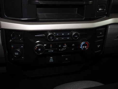 Used 2024 Ford F350 4x4 Crew Cab DRW Super Duty image 40