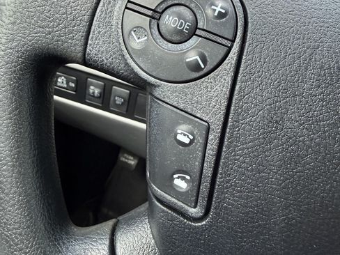 Used 2010 Toyota Tundra 4x4 CrewMax image 17