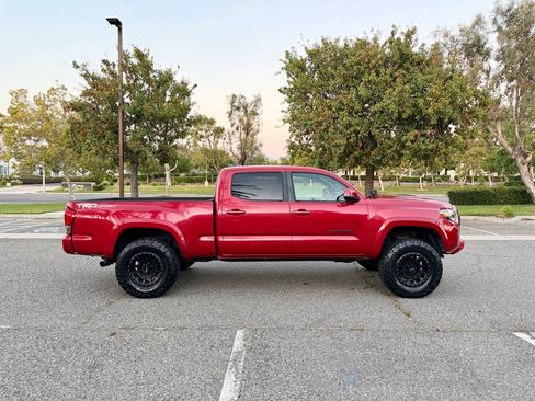 Used 2017 Toyota Tacoma TRD Sport Pickup 4D 6 ft RWD image 9
