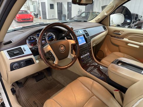 Used 2014 Cadillac Escalade ESV 2WD Premium image 10