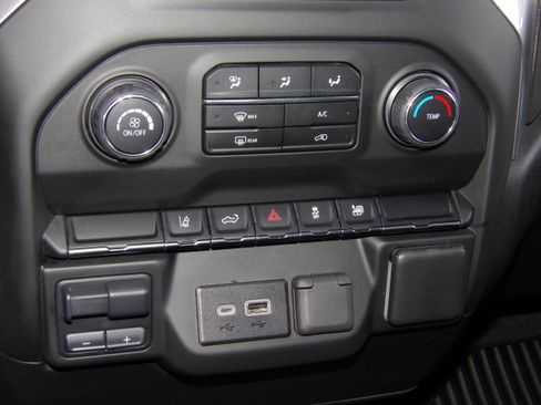 Used 2024 Chevrolet Silverado 2500 Custom image 6