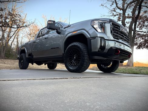 Used 2025 GMC Sierra 2500 AT4 image 9