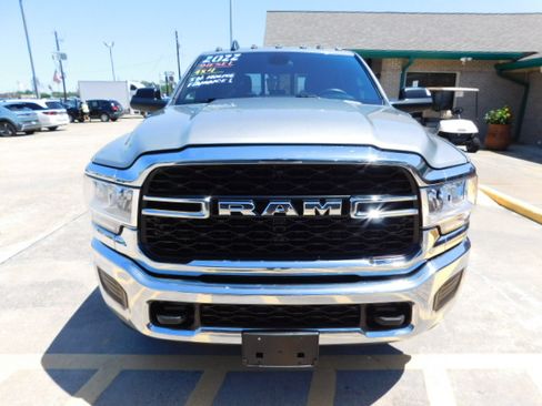 Used 2022 RAM 3500 4x4 Crew Cab Tradesman DRW image 3