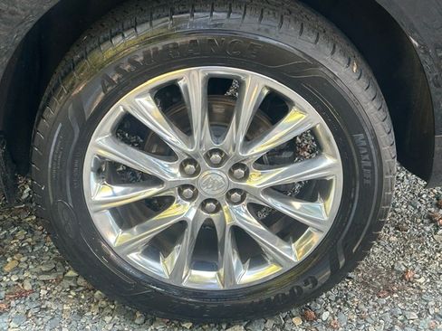Used 2018 Buick Enclave FWD Premium image 32