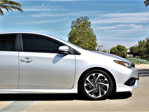 Used 2016 Scion iM image 2