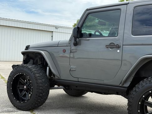 Used 2016 Jeep Wrangler 75th Anniversary AWD/4WD image 32