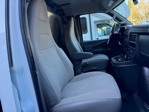 Used 2019 Chevrolet Express 2500 image 17