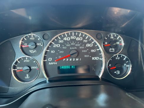 Used 2018 Chevrolet Express 3500 image 8