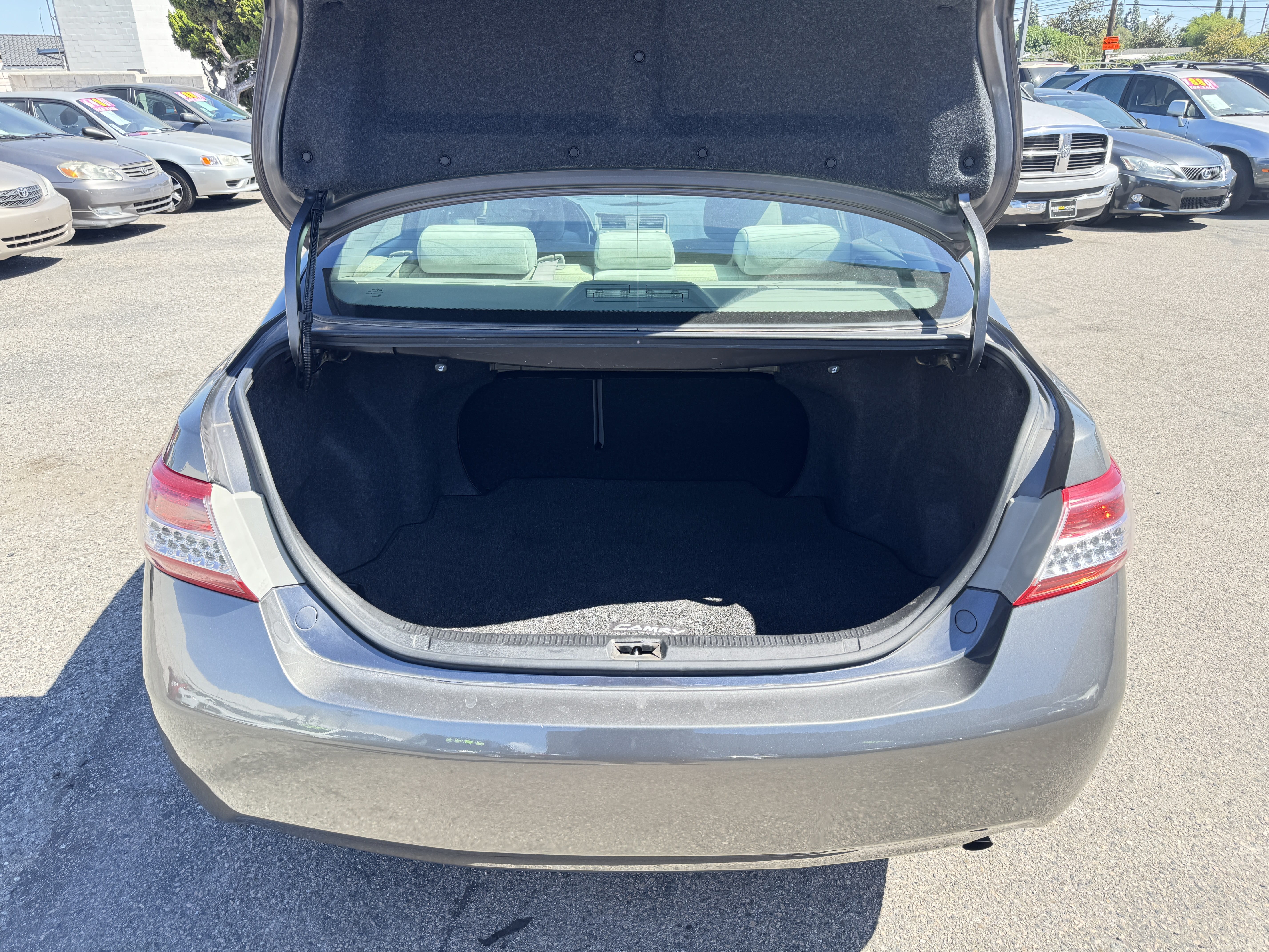 Used 2011 Toyota Camry LE FWD image 22