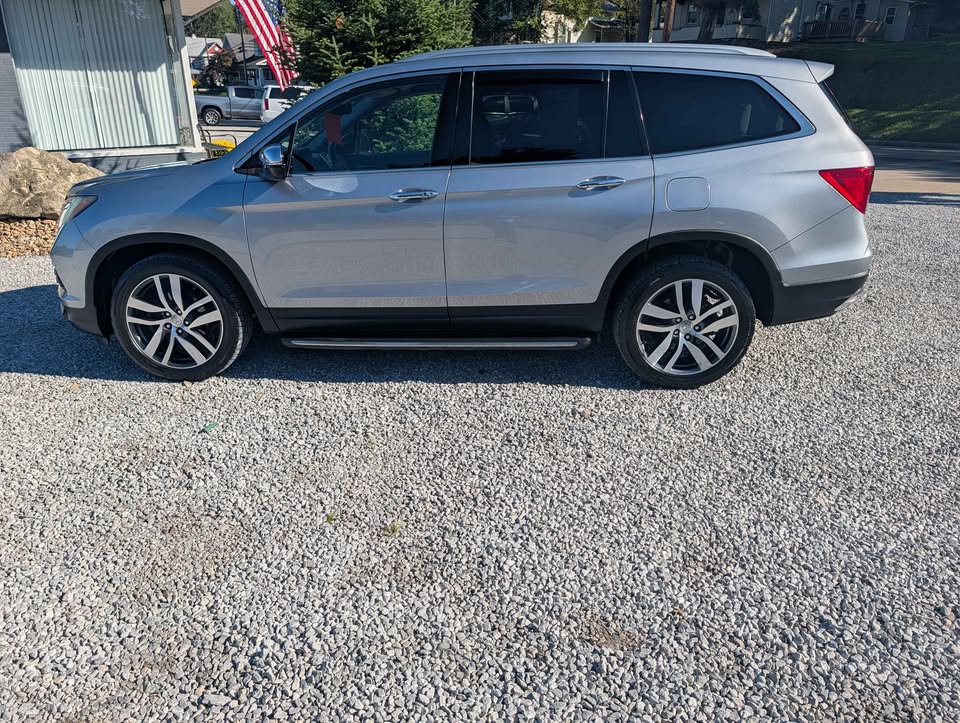 Used 2016 Honda Pilot AWD Touring image 2