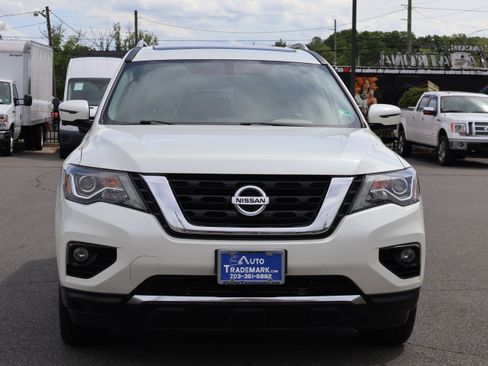 Used 2019 Nissan Pathfinder SL image 2