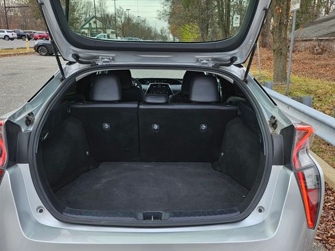 Used 2016 Toyota Prius Four Touring image 11