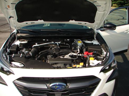 Used 2025 Subaru Outback Premium AWD/4WD image 2