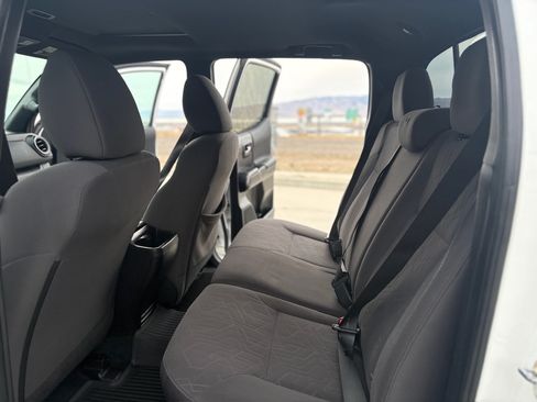 Used 2016 Toyota Tacoma TRD Off-Road image 11