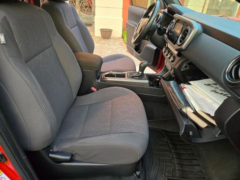 Used 2017 Toyota Tacoma TRD Sport image 14