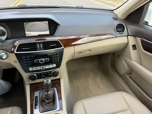 Used 2013 Mercedes-Benz C 250 Luxury image 11
