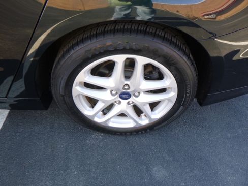 Used 2014 Ford Fusion SE image 9