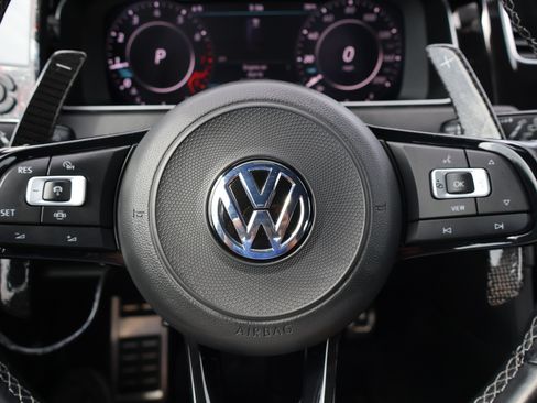 Used 2019 Volkswagen Golf R image 21